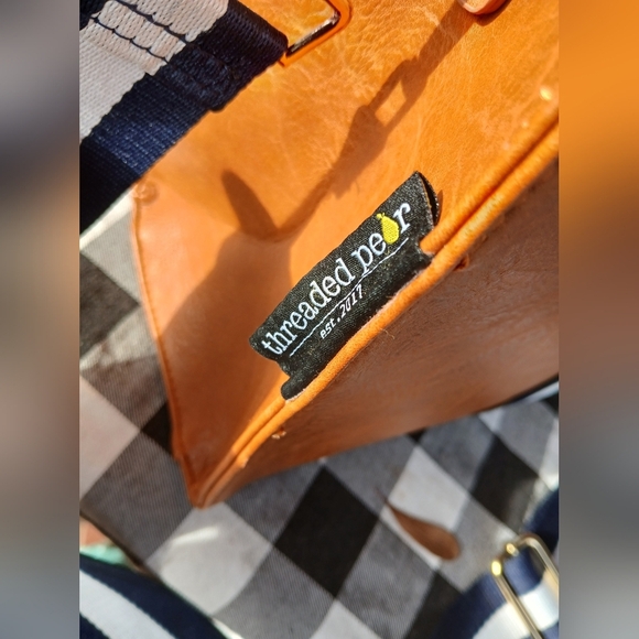 Threaded pear vegan leather bag with accent stripe. Shoulder strap. - Picture 4 of 6